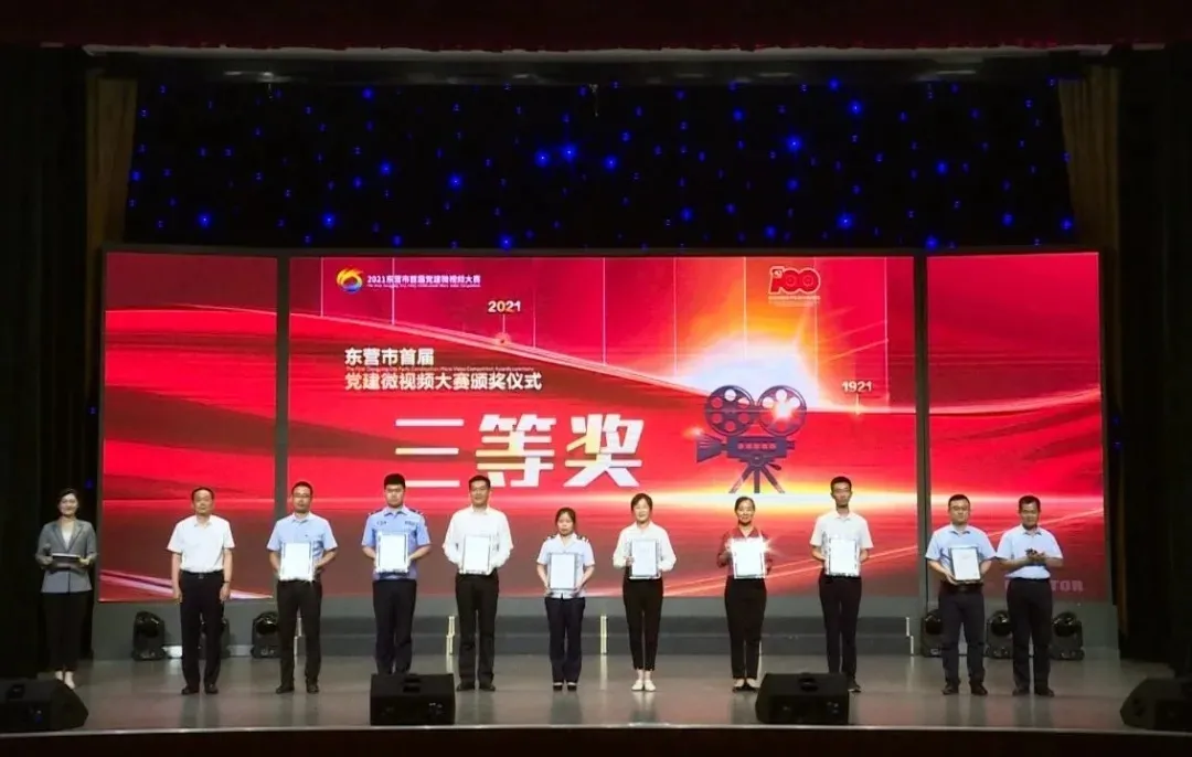 这次的荣誉有您们一份~