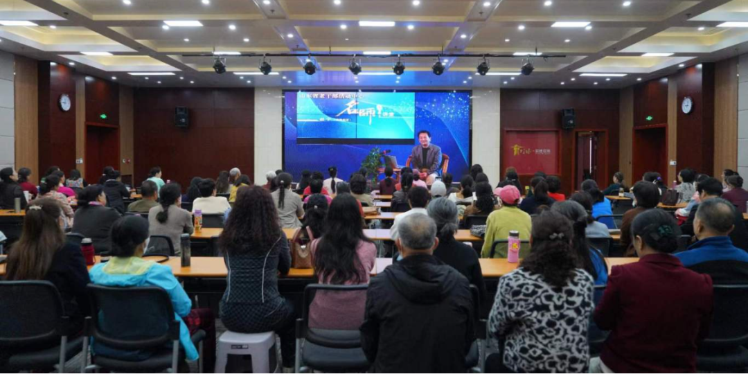 东营市老干部活动中心组织收看“名师讲堂”教学直播课