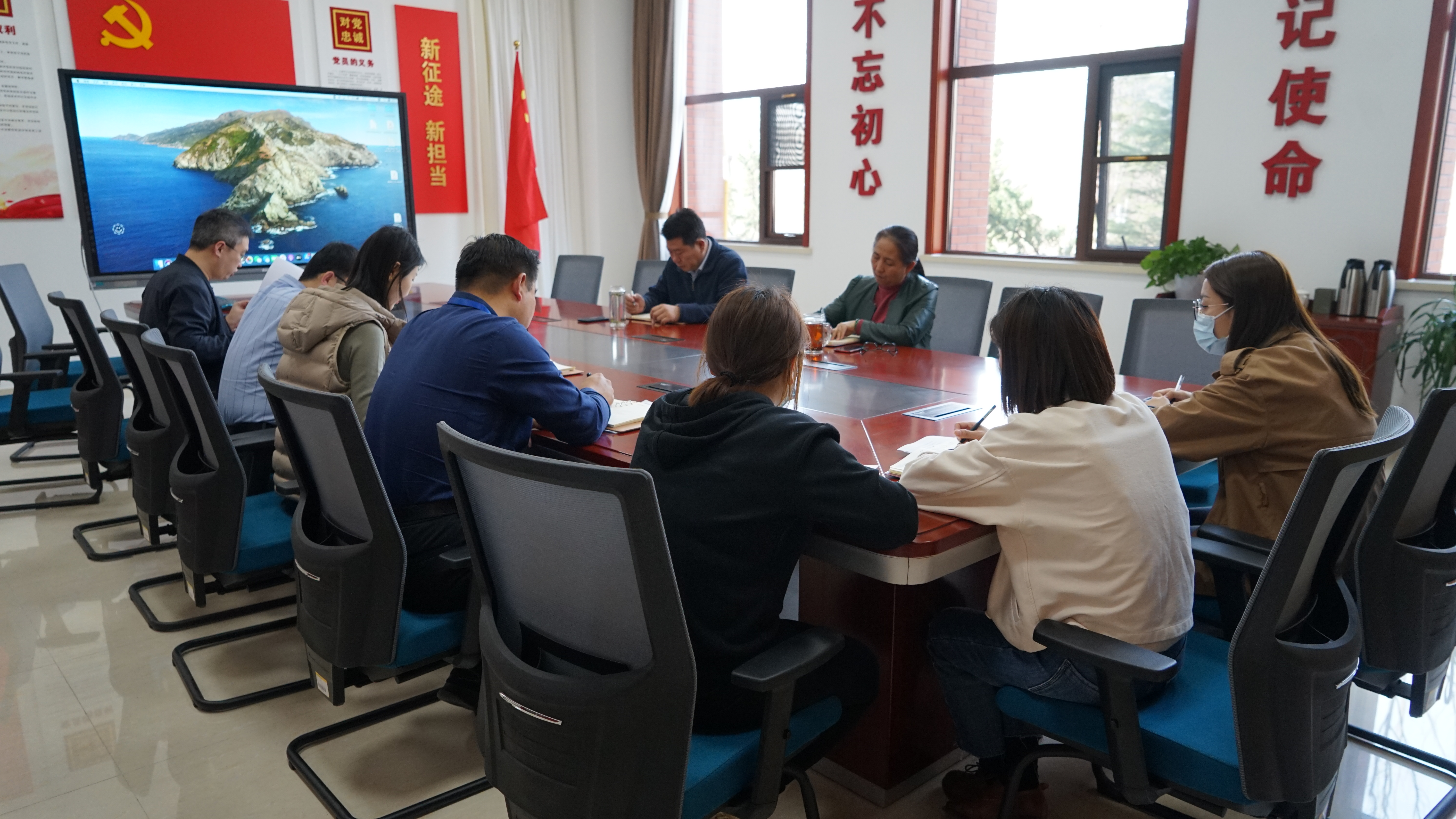 【创新实干·事争一流】东营市老年大学召开科室工作务虚会